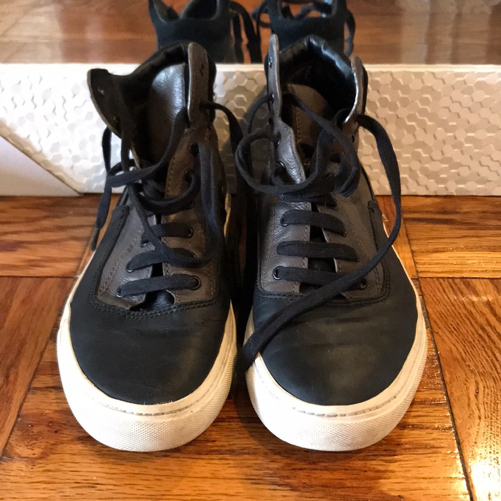 VINCE LEATHER HIGH TOP SNEAKERS!